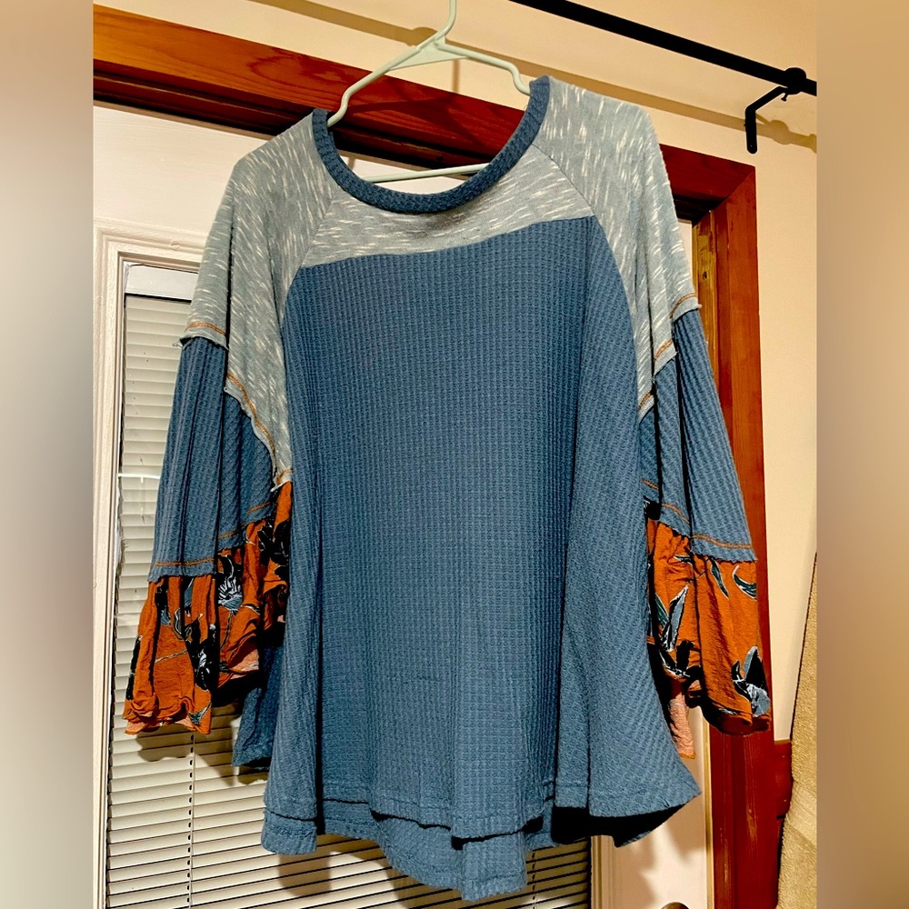 Boutique shirt, barley worn, could be used for summer or fall time!!